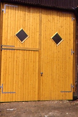 Scheunentor mit Fenster